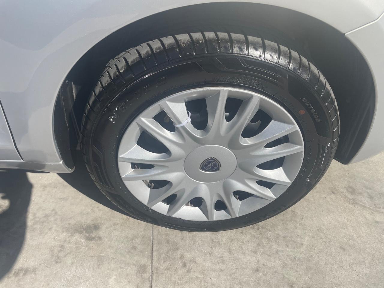 Lancia Ypsilon 1.2 69 CV 5 porte GPL Ecochic Silver