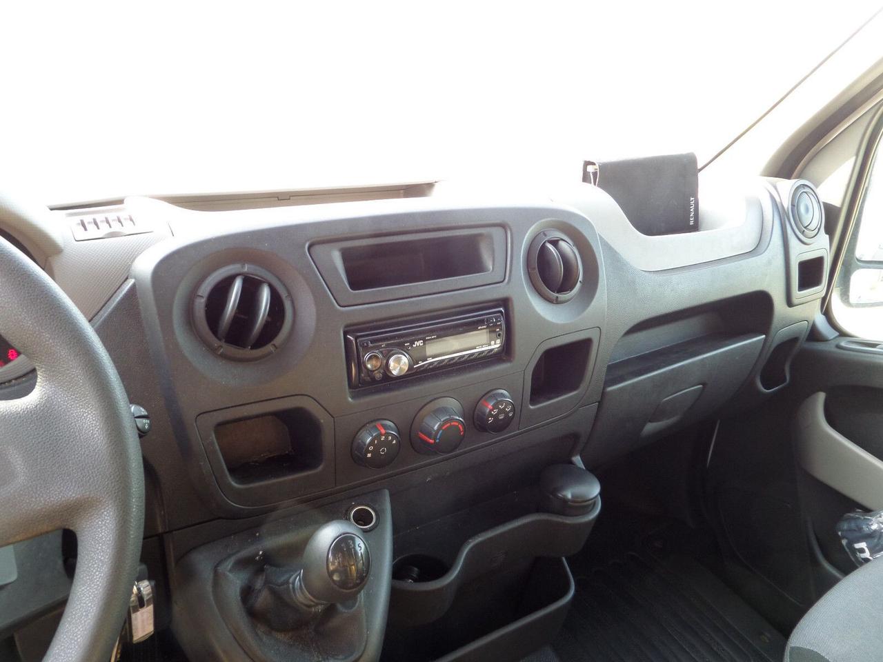 Furgone Renault Master III per la vendita di carne