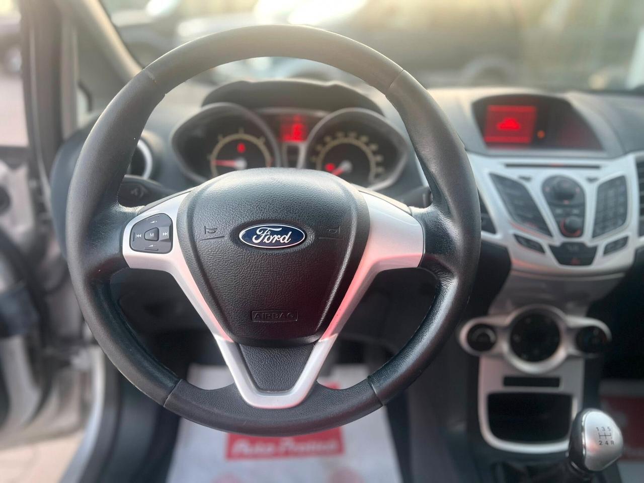 Ford Fiesta 1.4 TDCi 68CV 5 porte Titanium