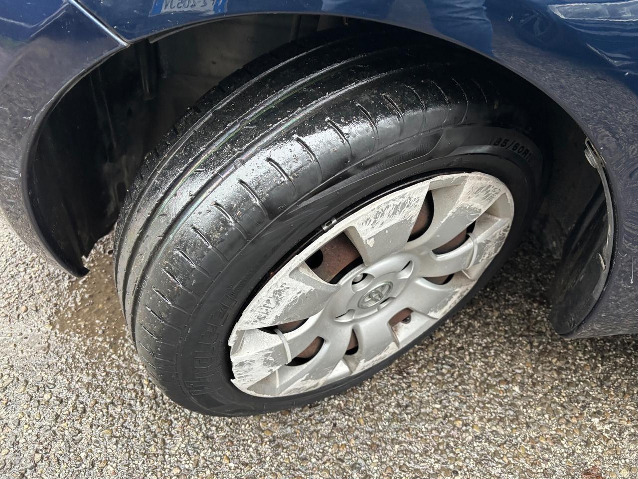 Toyota Yaris 1.0 3 porte Sol OK NEOPATENTATI