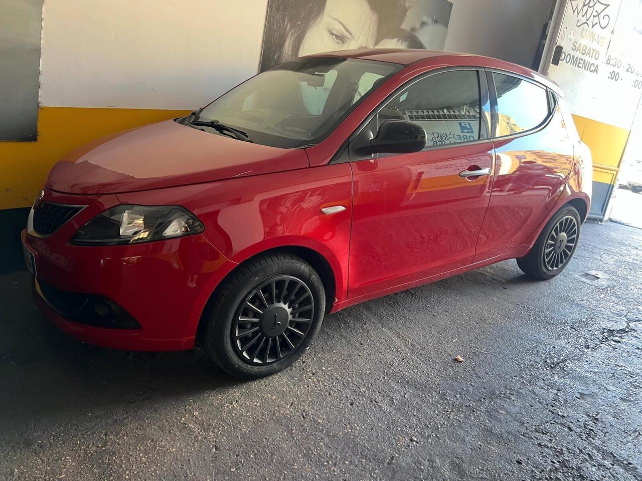 Lancia Ypsilon 1.0 FireFly 5 porte S&S Hybrid UnYca