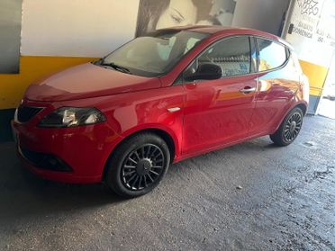 Lancia Ypsilon 1.0 FireFly 5 porte S&S Hybrid UnYca