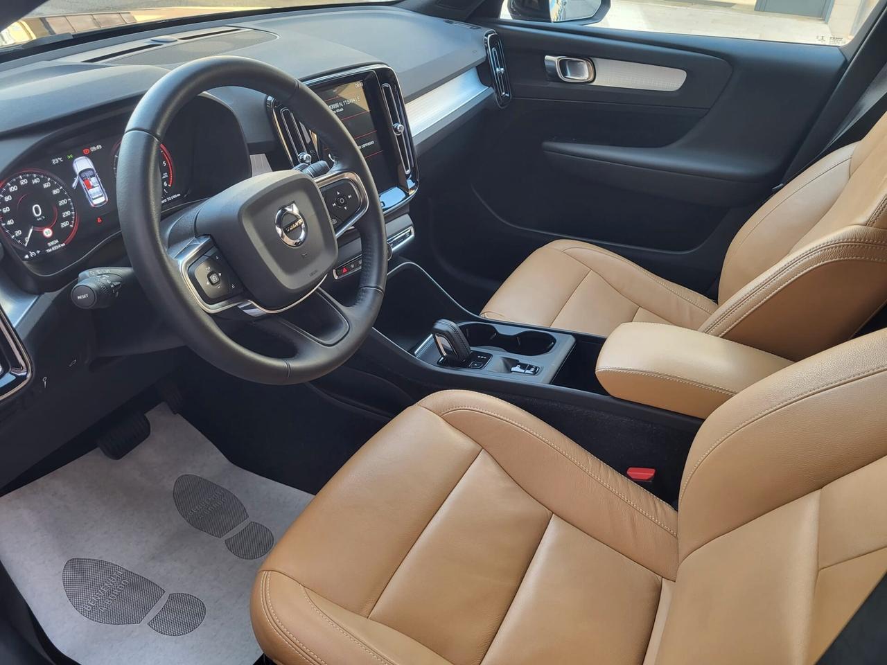 Volvo XC40 D3 Geartronic Momentum Pelle Beige Retroc. Cerchi 18...