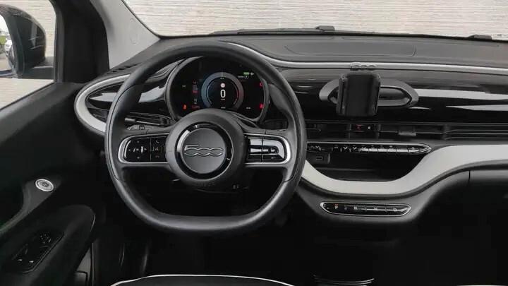 Fiat 500e Berlina 23.8 kWh Action