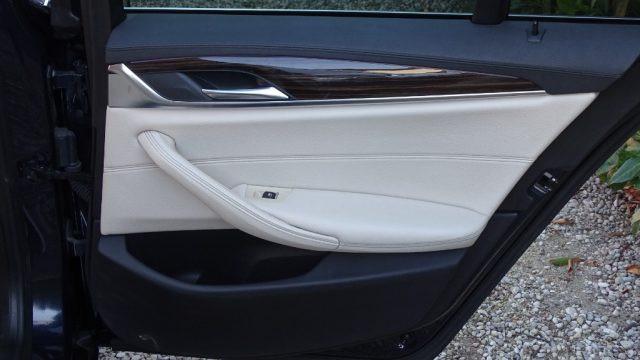 BMW 530 d xDrive 249CV Touring Luxury, Garanzia..
