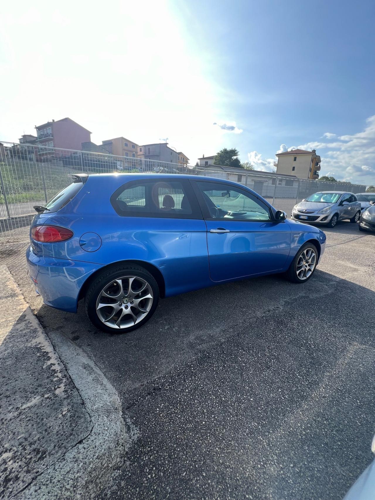 Alfa Romeo 147 1.9 JTD (120) 3 porte Black Line
