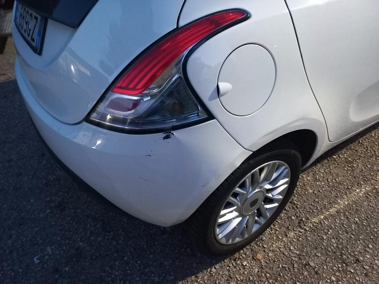 Lancia Ypsilon 1.2 69 CV 5 porte S&S Platinum