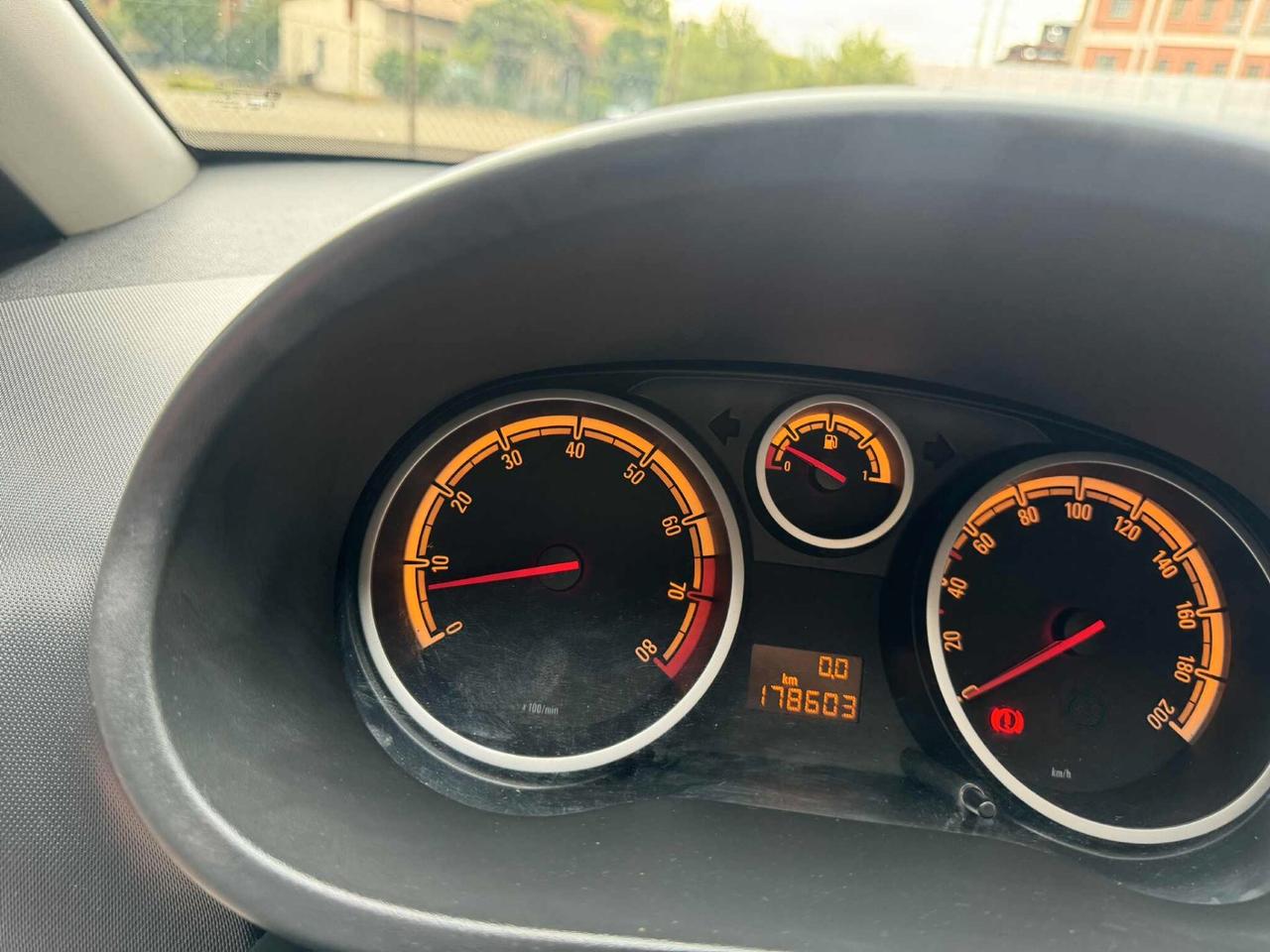 Opel Corsa 2013 GPL 170.000KM NEOPATENTATI