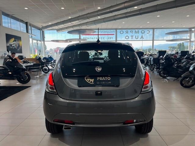 Lancia Ypsilon 1.0 firefly hybrid Silver *18.000 KM*