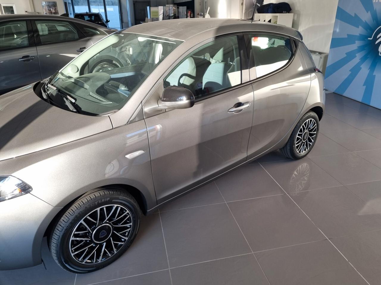 Lancia Ypsilon 1.0 FireFly 5 porte S&S Hybrid Platino