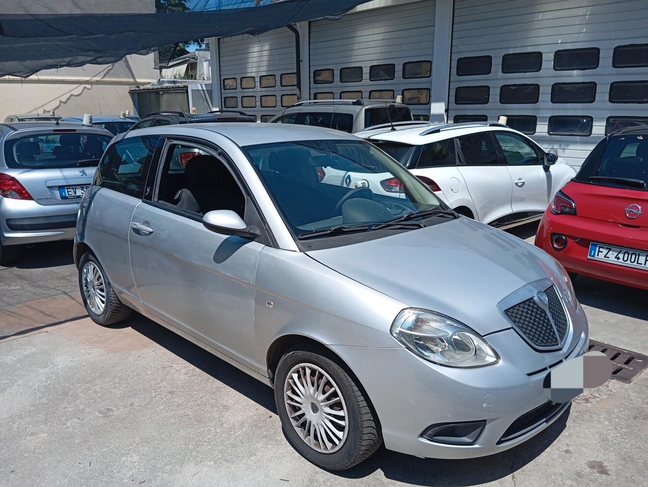 Lancia Ypsilon 1.2 neopatentati valuto permute