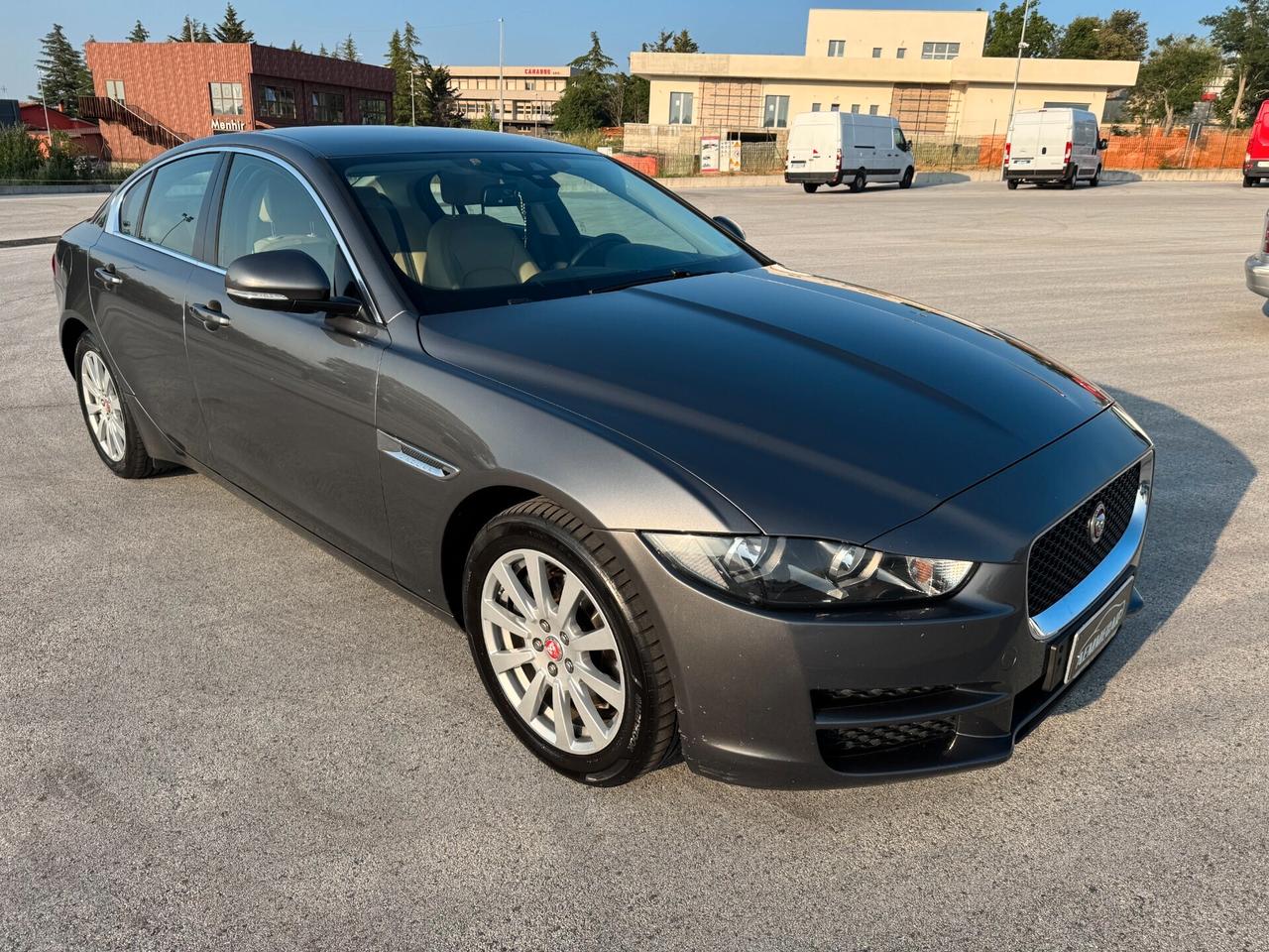 Jaguar XE 2.0 D Turbo 180CV aut. Pure