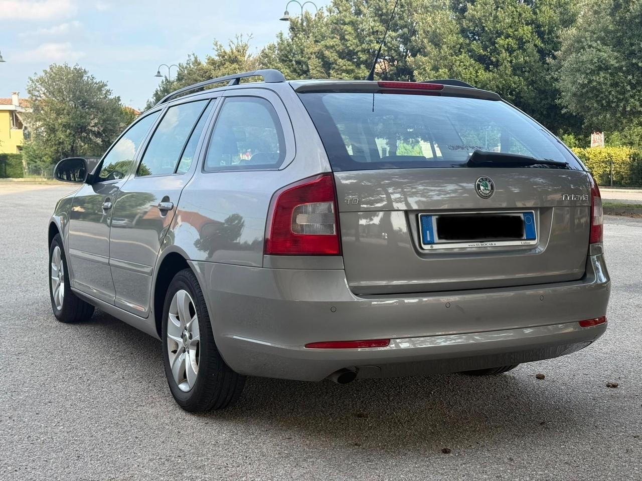 Skoda Octavia 1.6 TDI CR F.AP. DSG Wagon Elegance