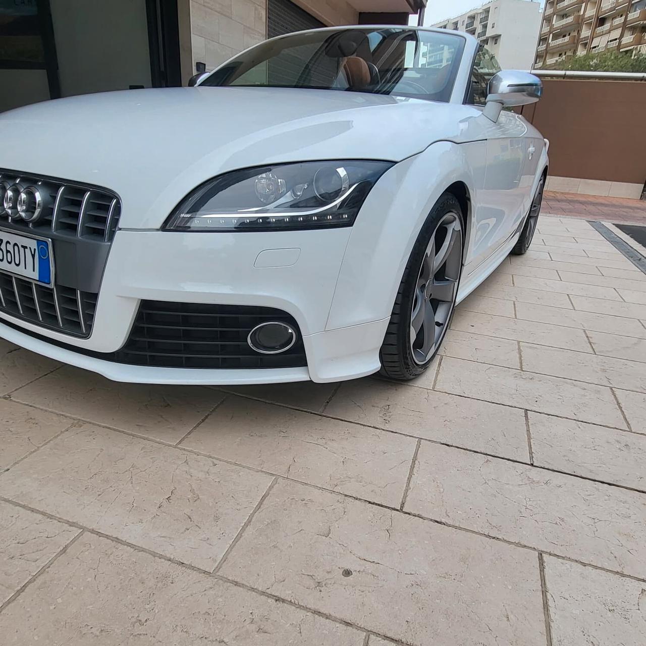 Audi TT TTS Roadster 2.0 272 CV TFSI quattro S tronic