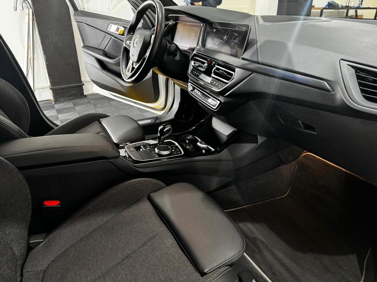 Bmw 118 118d 5p. Msport Exterior