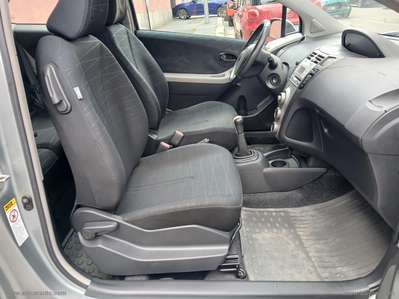 TOYOTA Yaris 1.0 3p.