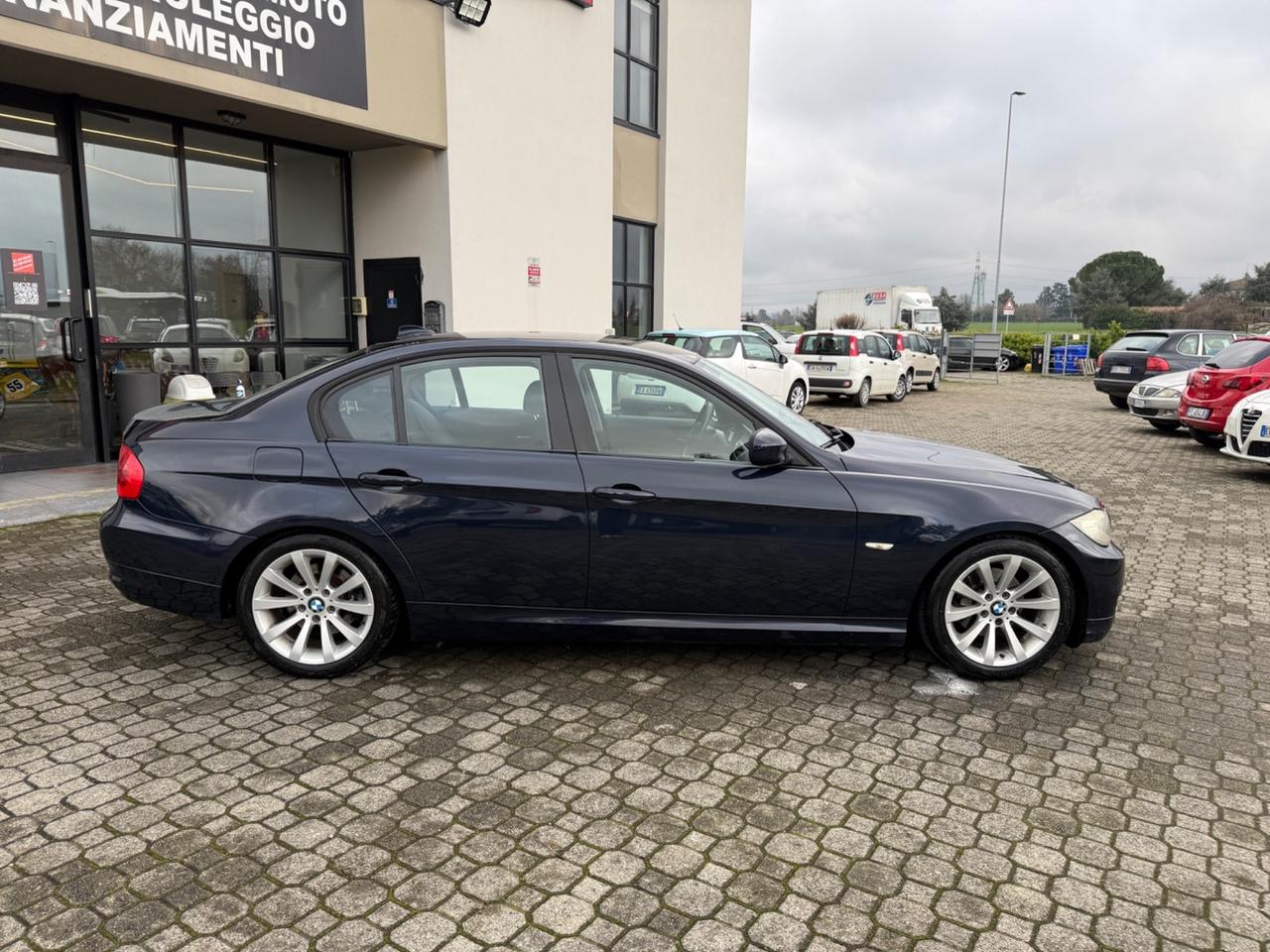 Bmw 320i |UNIPRO|MANUALE