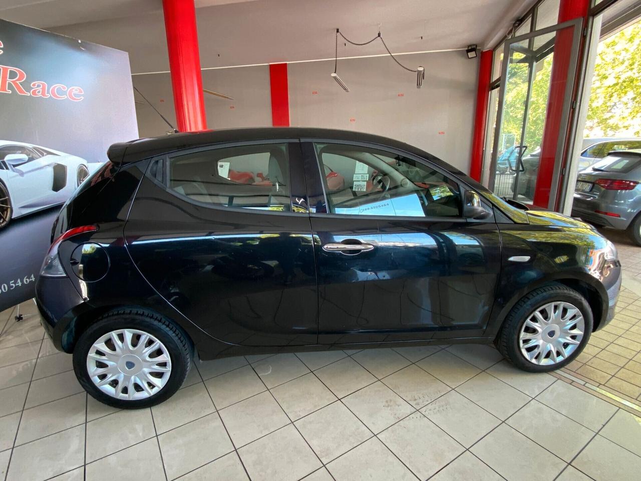 Lancia Ypsilon 1.2 69 CV 5 porte S&S Platinum