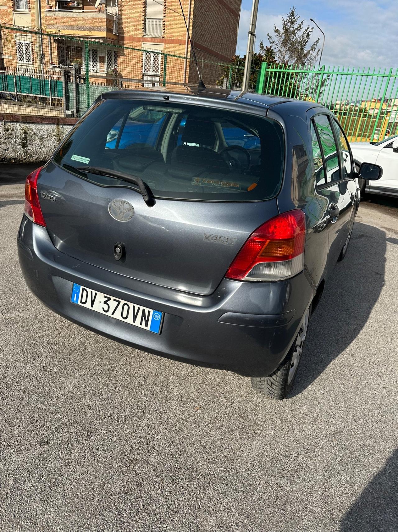 Toyota Yaris 1.0 5 porte Luxury pack