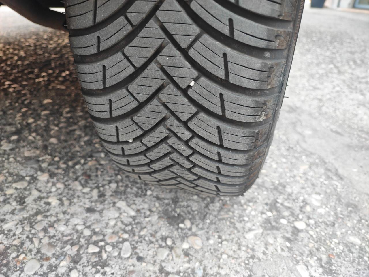 Lancia Ypsilon con 26 Euro 450 km