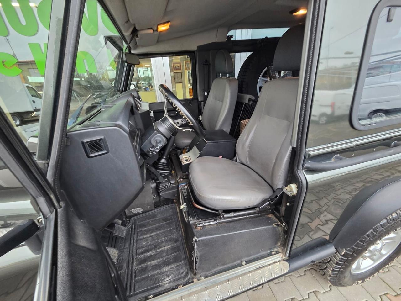 Land Rover Defender 90 2.4 TD4 Station Wagon E