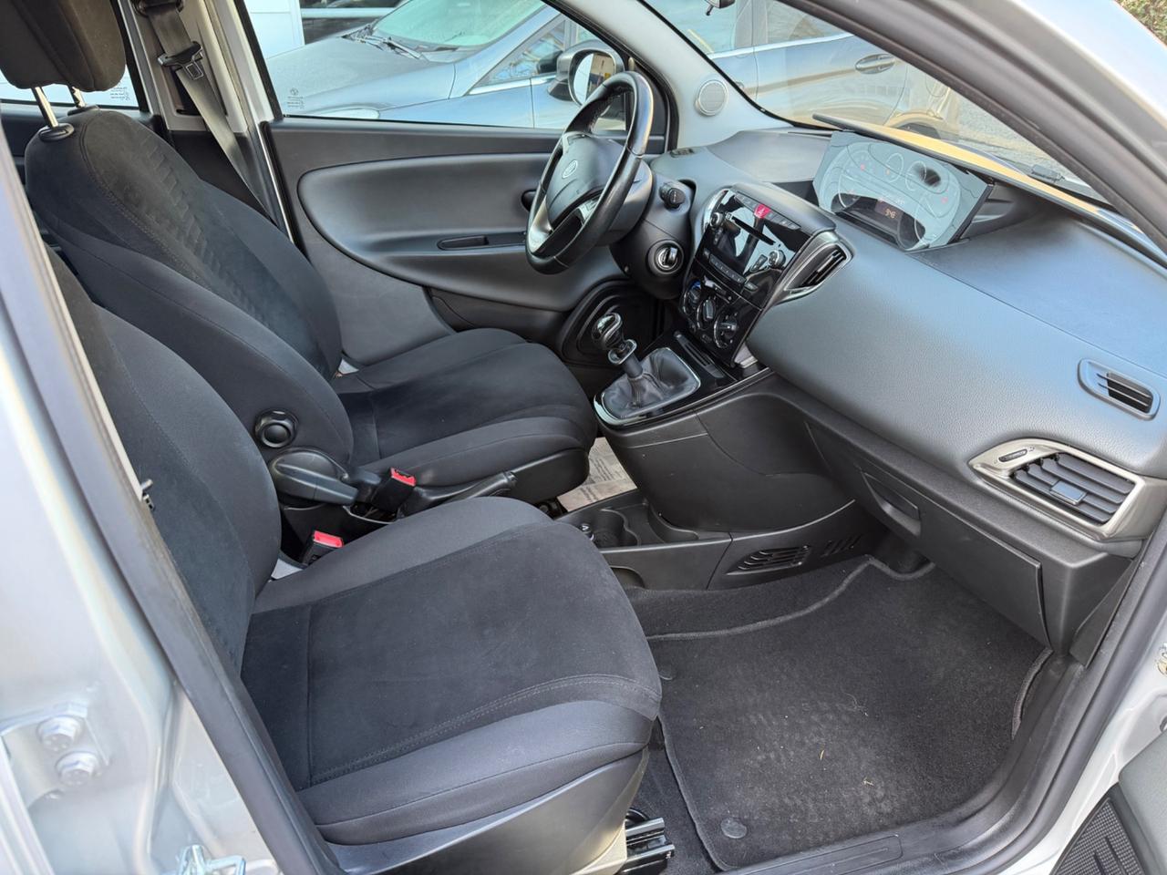 Lancia Ypsilon 1.2 69 CV 5 porte Gold