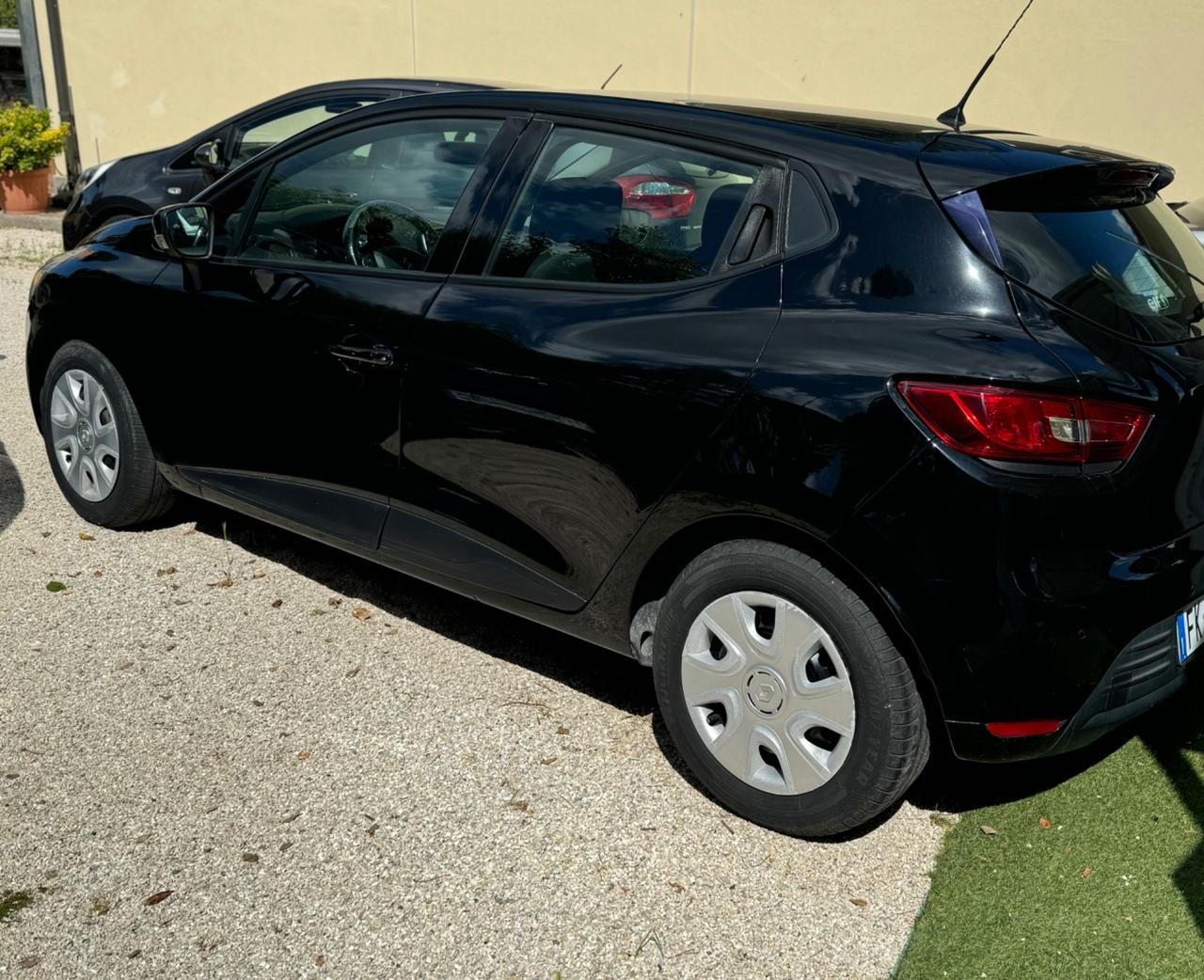 Renault Clio 1.2 75CV 5 porte NEOPATENTATI