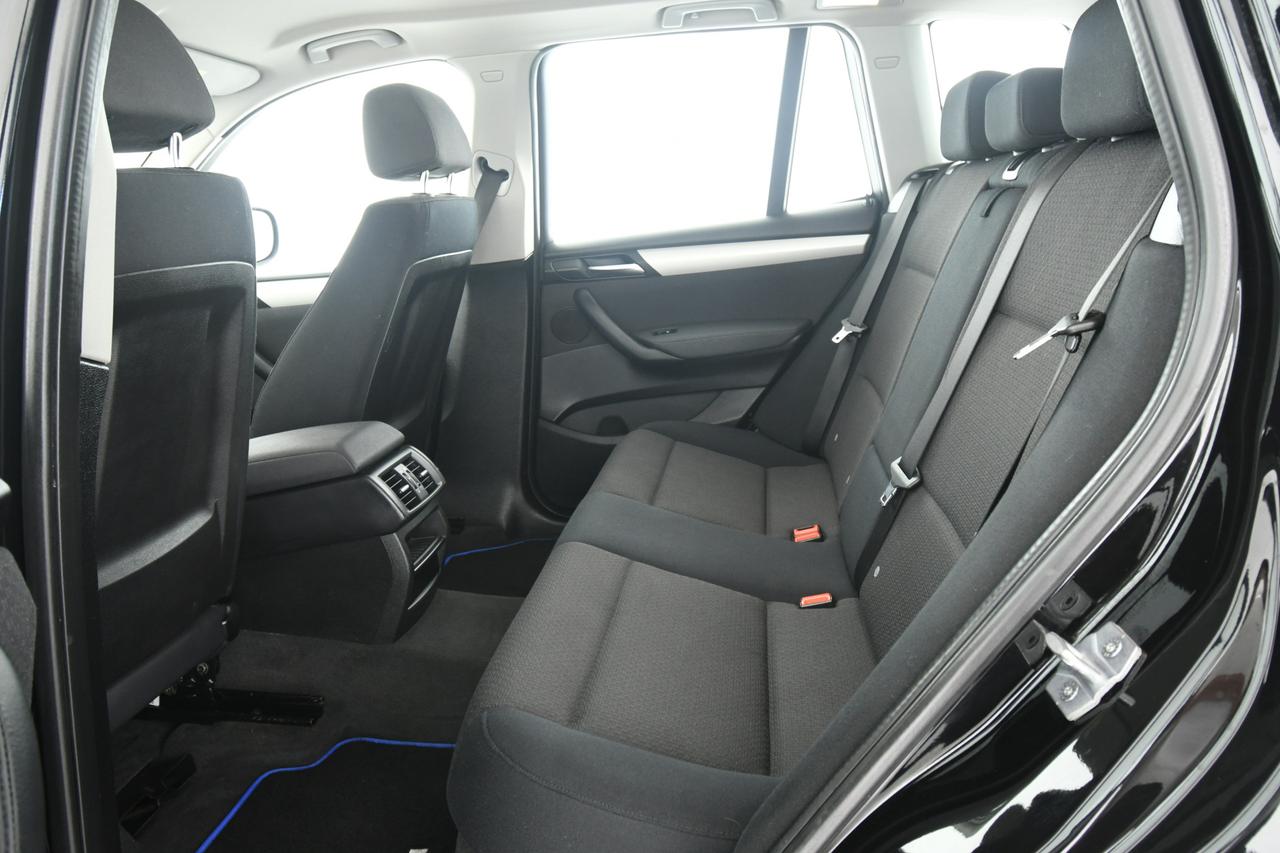BMW X3 sdrive18d Business auto COMMERCIANTI+C17"