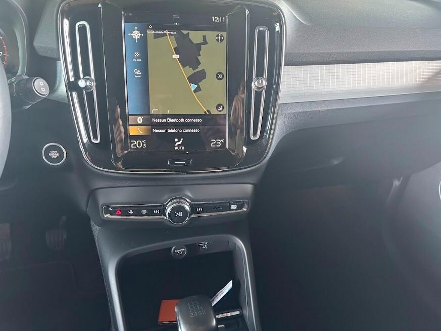 Volvo XC40 T2 Momentum Pro 129cv NEOPATENTATI