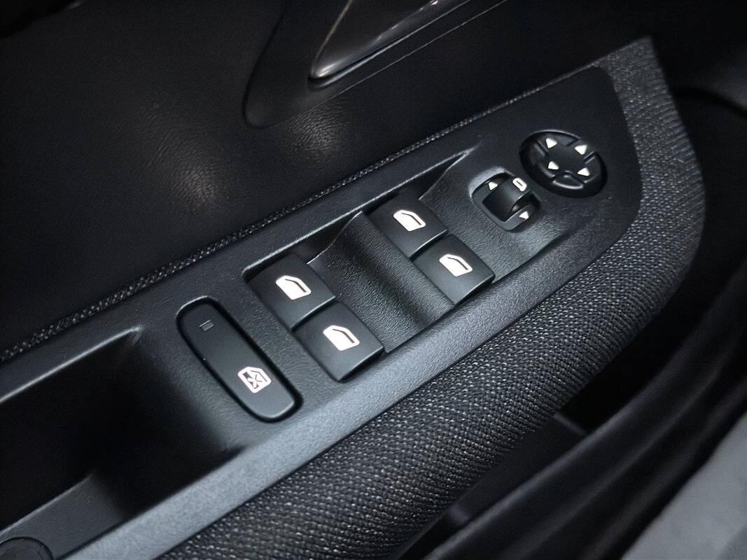 Peugeot 208 1.2 puretech Style s&s 100cv con CarPlay