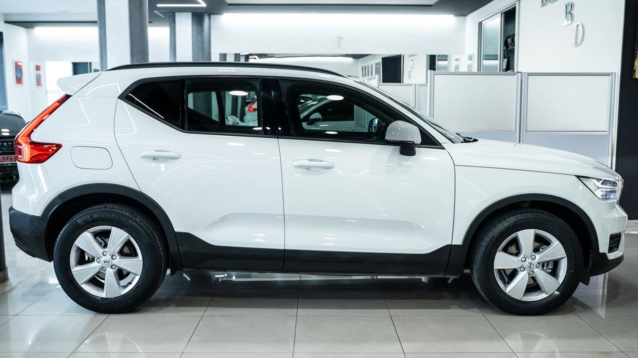 Volvo XC40 2.0 D3 150CV MOMENTUM PRO AUTO NAVI LED FULL OPTIONAL