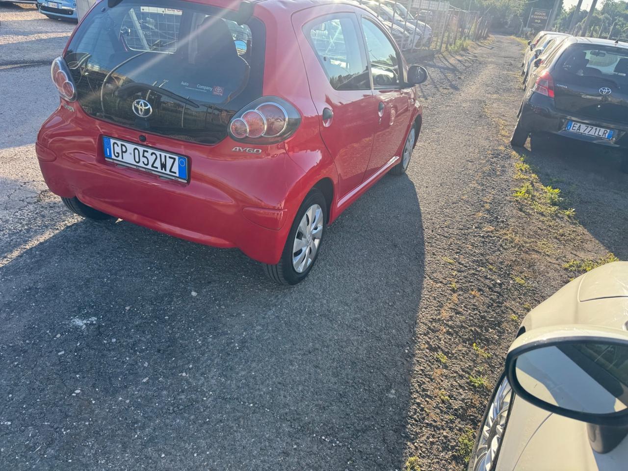 Toyota Aygo 1.0 12V VVT-i 5 porte Lounge NEOPATENTATI