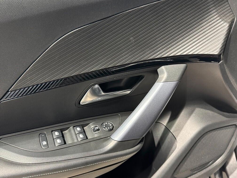 Peugeot 2008 1.5 bluehdi Allure Navi Led Cam App conn 17" Neopat