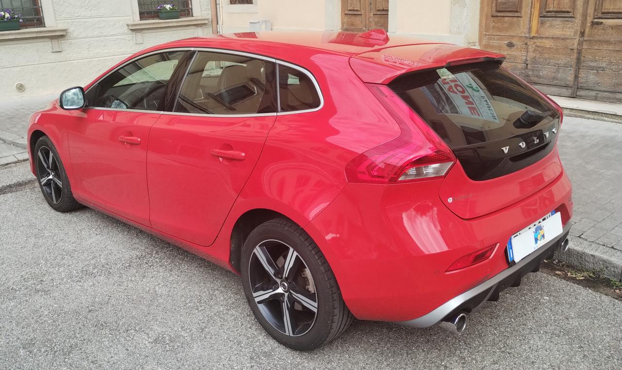 Volvo V40 D2 R-design