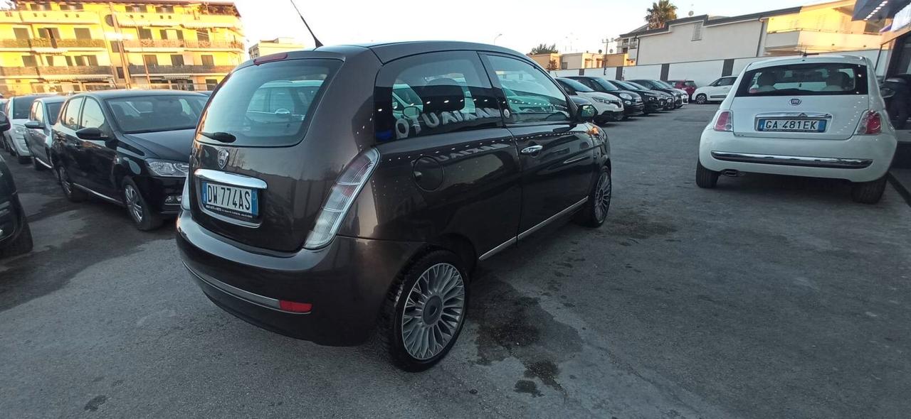 Lancia Ypsilon 1.4 Argento Ecochic GPL