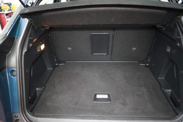 PEUGEOT 3008 BlueHDi 130 S&S EAT8 Active Business