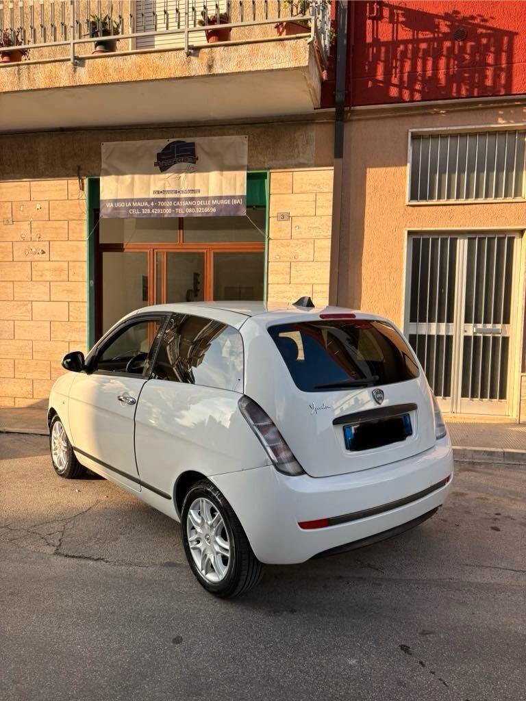 Lancia Ypsilon 1.3 MJT 75 CV MomoDesign