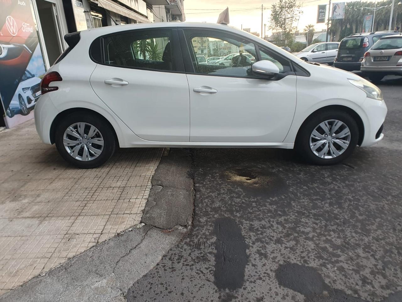 Peugeot 208 BlueHDi 75 5 porte Allure anno 2017 km118000