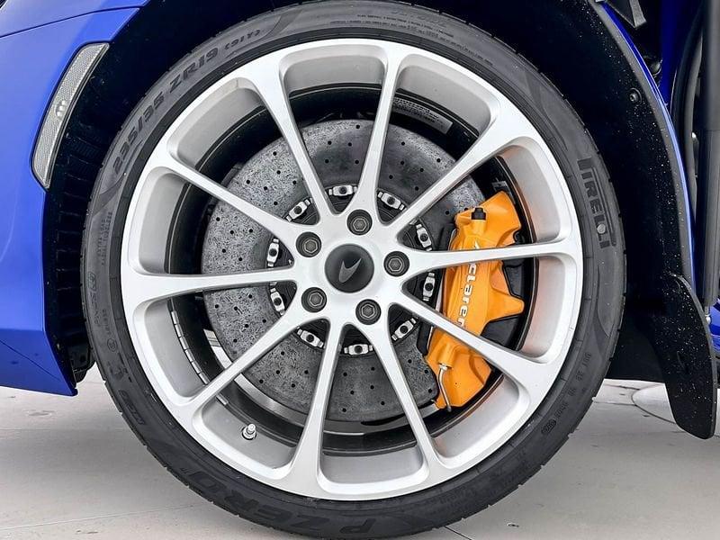 McLaren Artura Spider - McLaren Milano