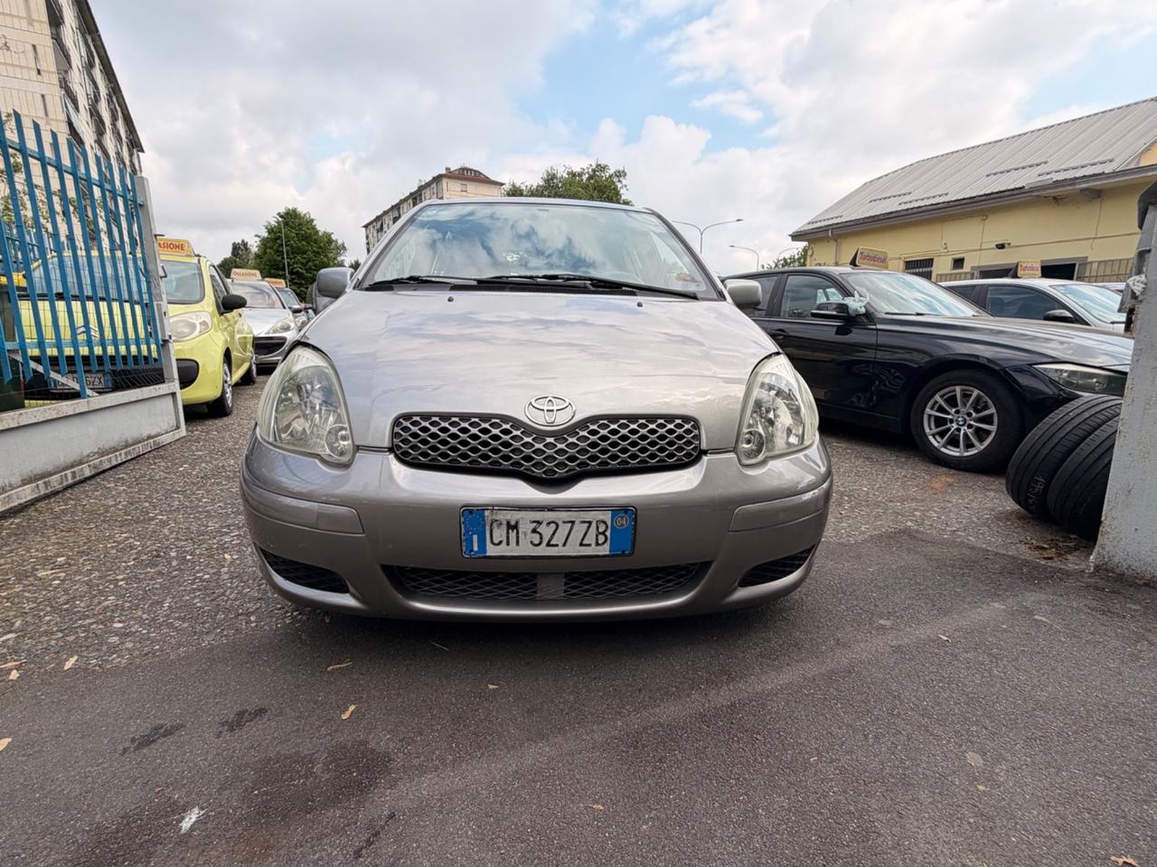 Toyota Yaris 1.0i 16V cat 5 porte Sol