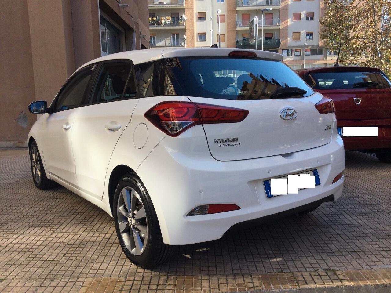 Hyundai i20 1.2 84 CV 5 porte Blackline