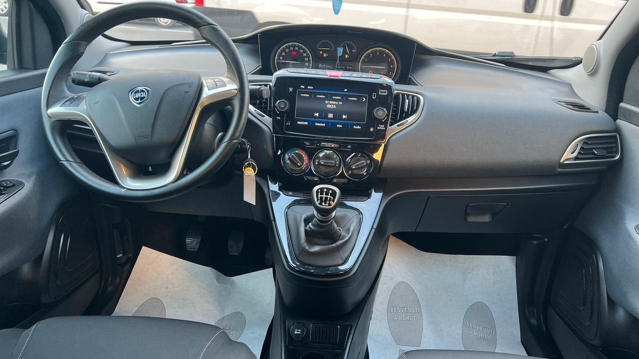 Lancia Ypsilon 1.0 FireFly 5 porte S&S Hybrid Gold