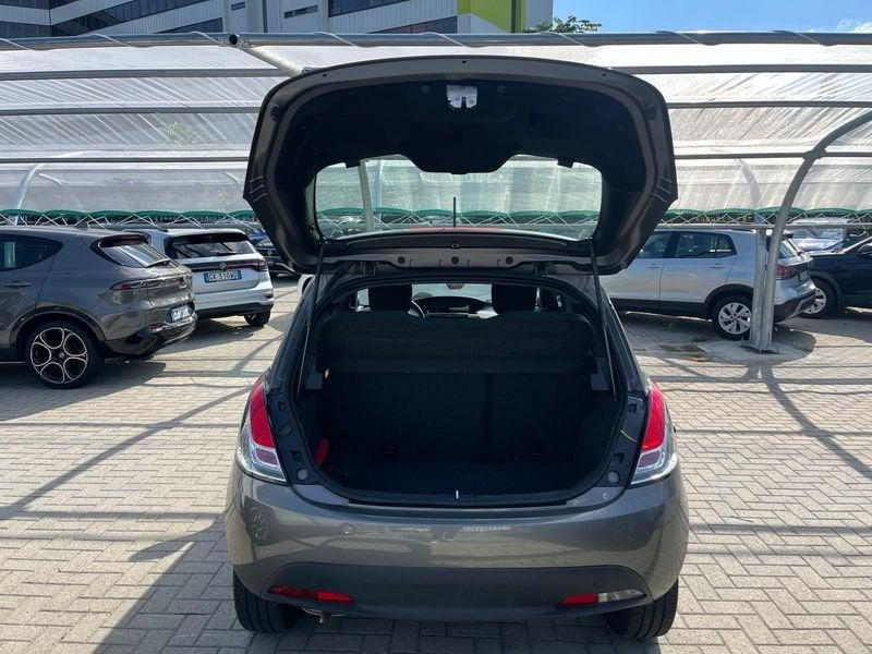 Lancia Ypsilon Ypsilon 1.2 69 CV 5 porte GPL Silver