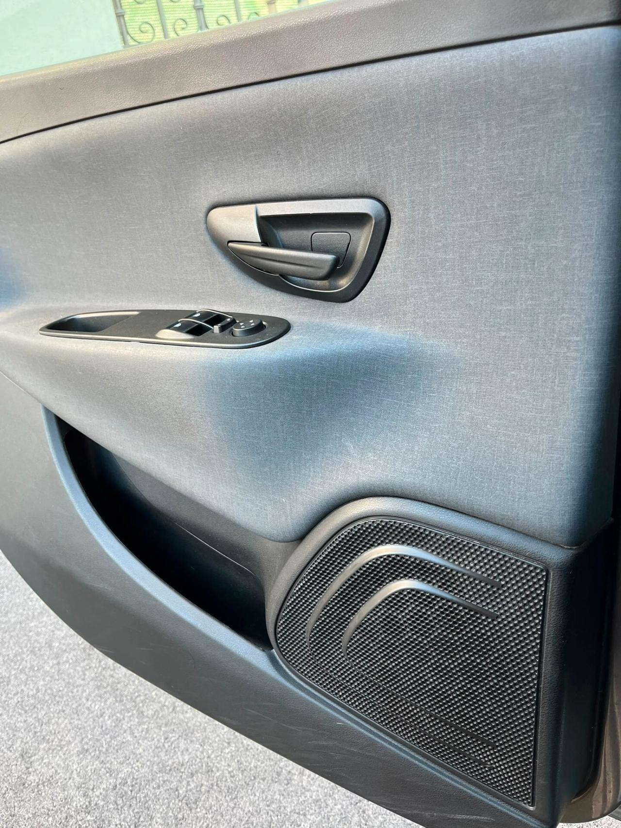 Lancia Ypsilon 1.0 Hybrid Gold