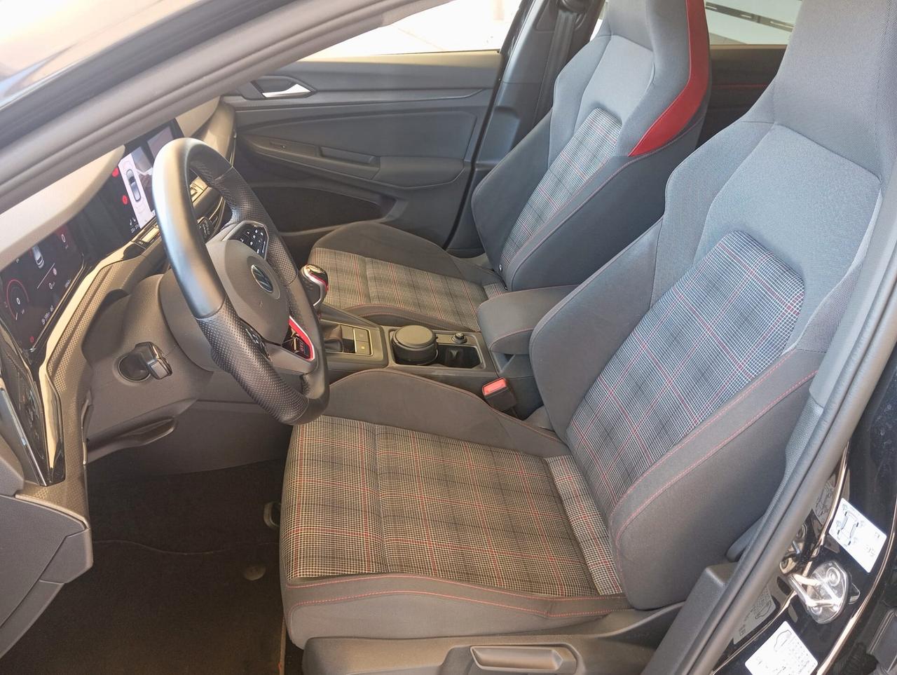Volkswagen Golf GTI VIII 2.0 TSI