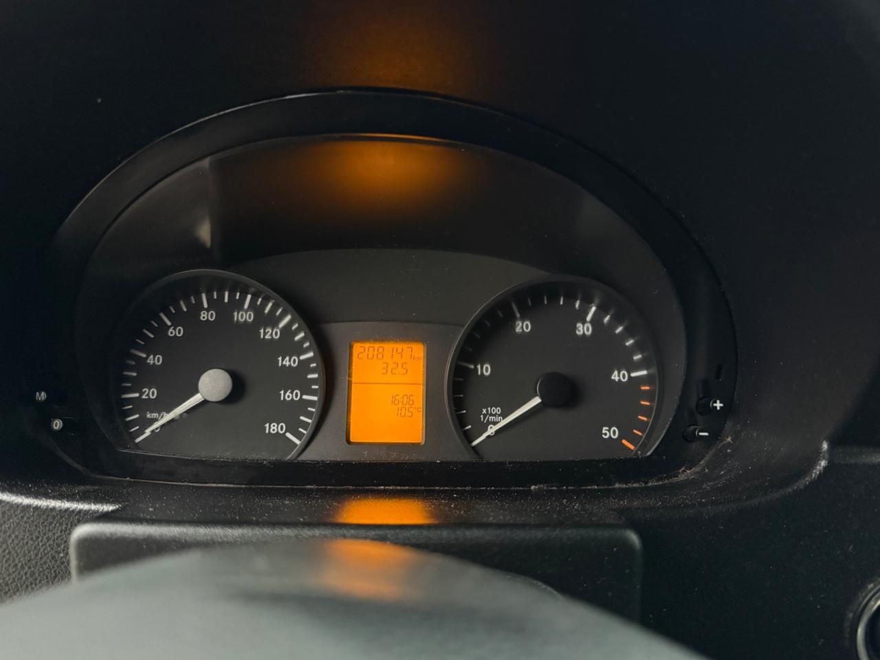 Mercedes Benz sprinter L2H2