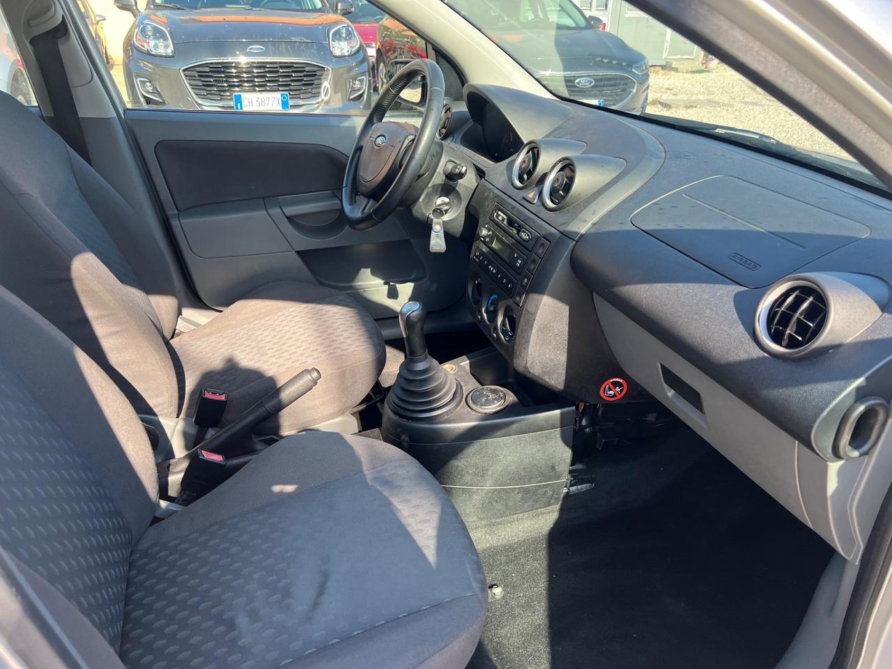 Ford Fiesta 1.4 16V 5p. Ghia