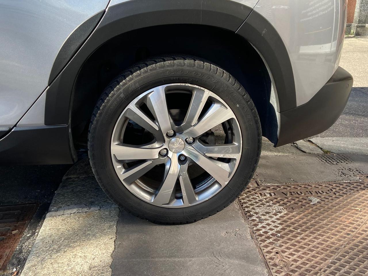 Peugeot 2008 Allure 1.5 Blue HDI 100 #11323