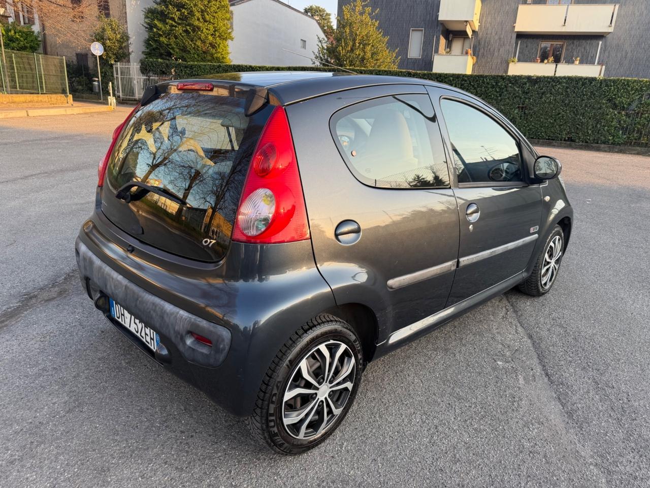 Peugeot 107 1.0 68CV 5p. Desir