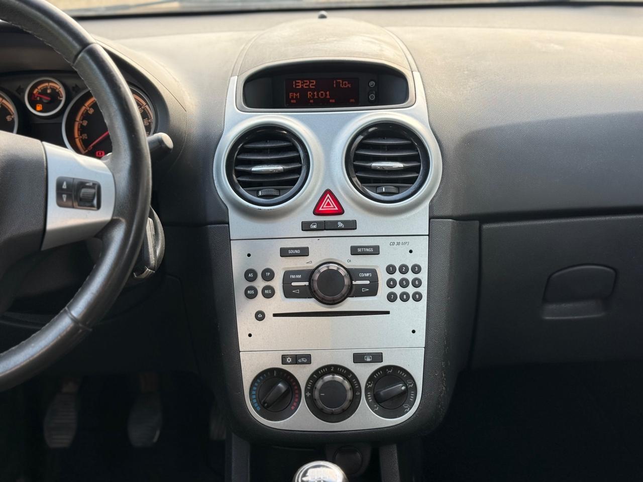 Opel Corsa 1.2 BENZINA POCHI KM 2011 NEOPATENTATI